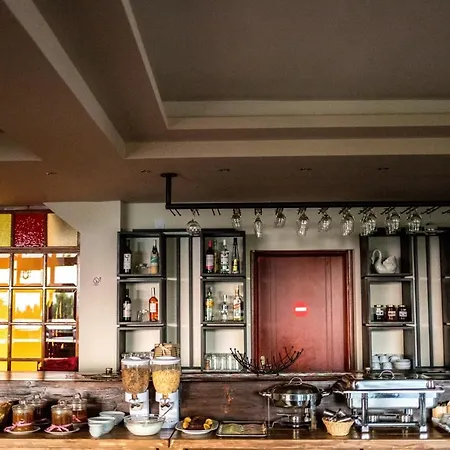 فندق Tasia Mountain 3*